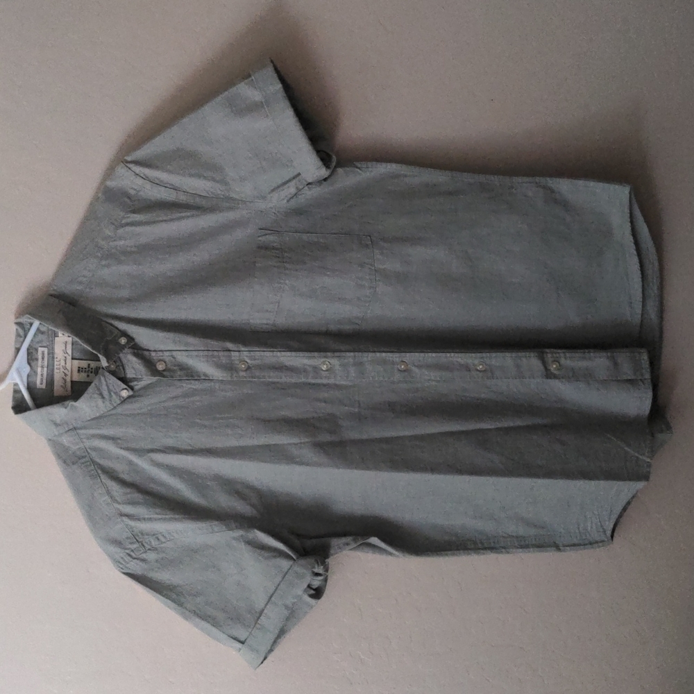 Men's Short sleeve button up shirt size Medium.  H&M Brand.  New without Tags.